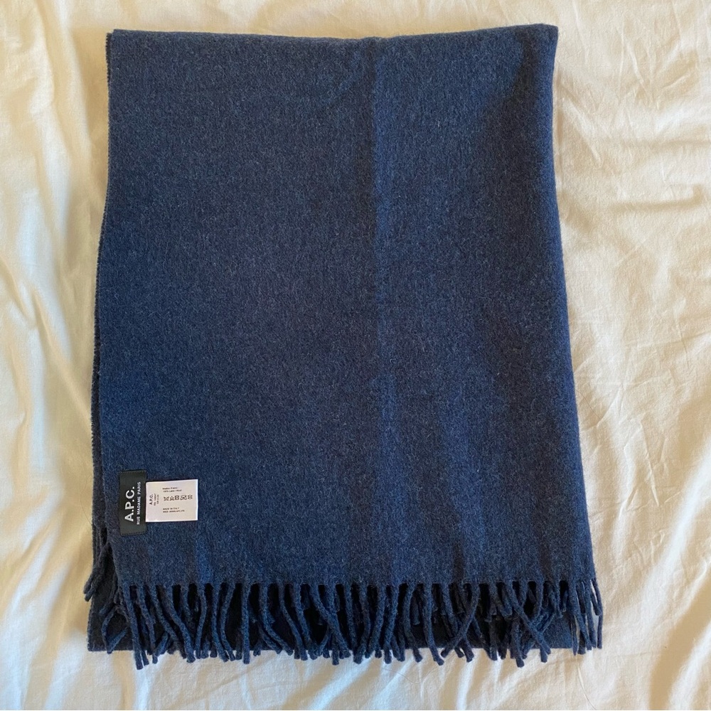 APC Alix Brodée scarf